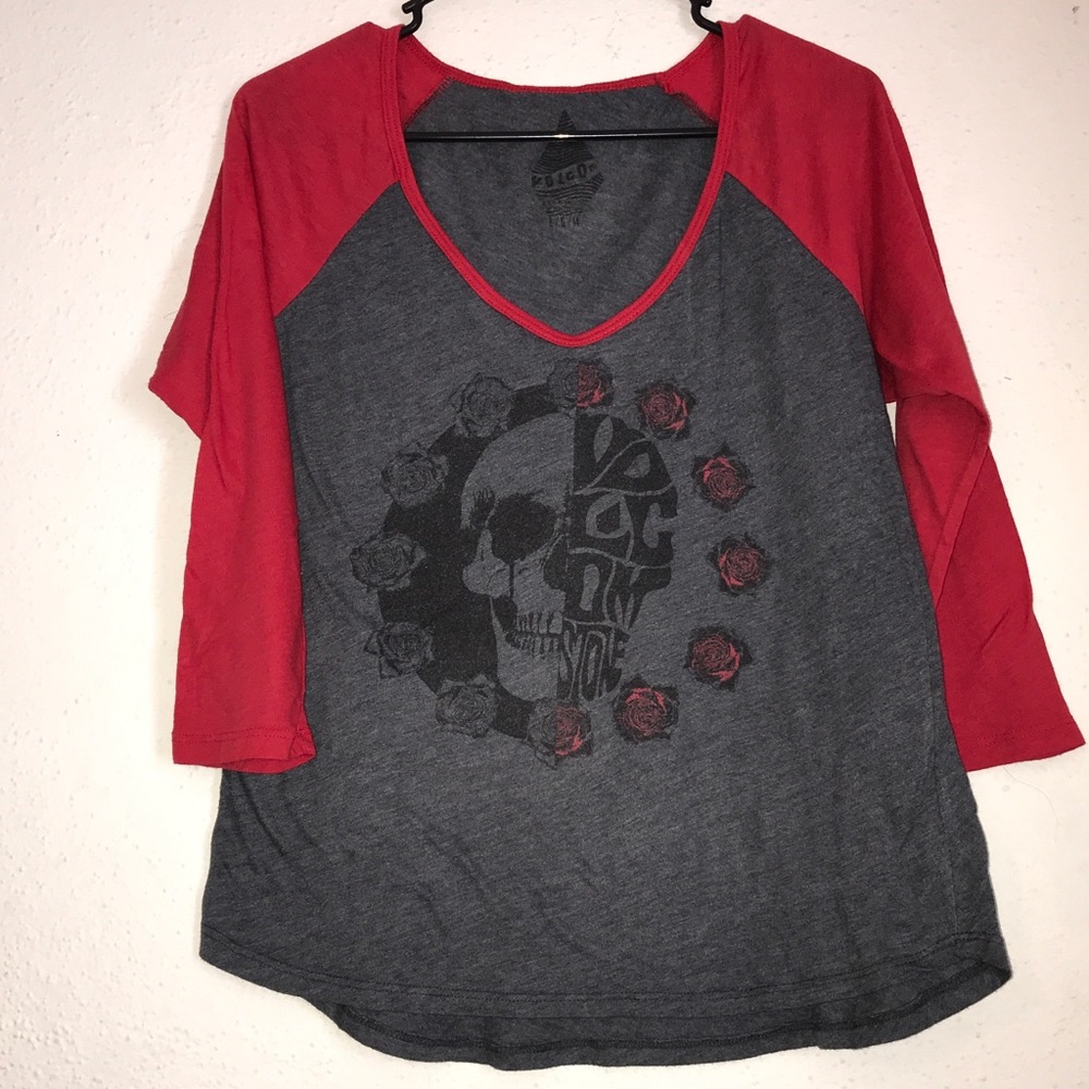 NWOT Volcom 3/4 sleeve- size large